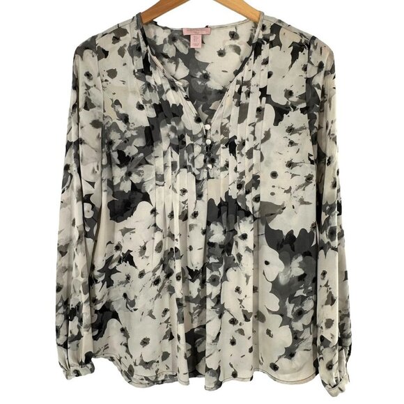 Saint Tropez Black and Gray Floral Crepe Pleated Blouse Size Small Top - Picture 2 of 5